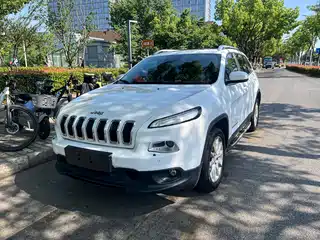 Jeep Cherokee (Import) 2015