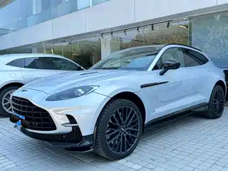 Aston Martin DBX 2024