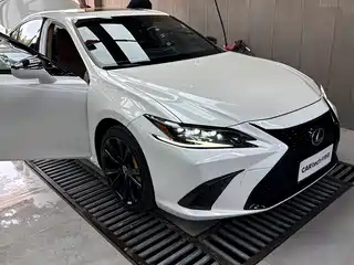 Lexus ES 2024