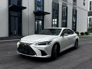 Lexus ES 2025
