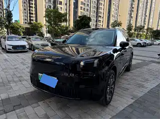 Lynk & Co 900 2025