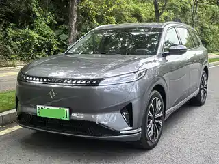 Dongfeng Yipai eπ008 2025