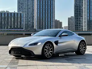 Aston Martin V8 Vantage 2021