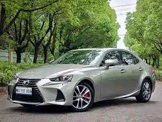 Lexus Lexus IS 2017