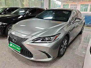 Lexus ES 2019