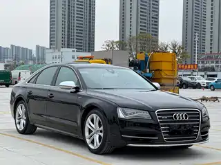 Audi Audi S8 2011