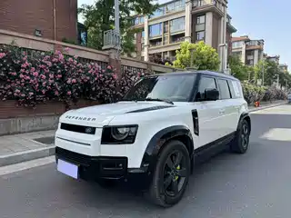 Land Rover Defender 2024