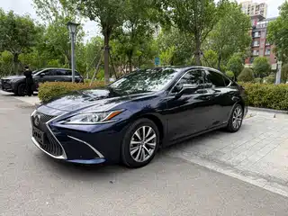 Lexus ES 2021