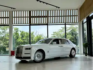 Rolls-Royce Phantom 2024