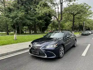 Lexus ES 2019