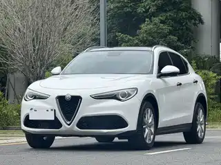 Alfa Romeo Stelvio 2017
