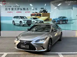 Lexus ES 2022
