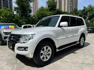 Mitsubishi Pajero (Import) 2020