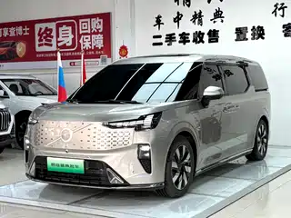 Volvo EM90 2024