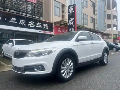 Qoros 3 2016