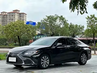 Lexus ES 2019