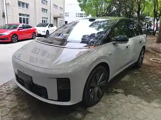 Li Auto Li i8 2025