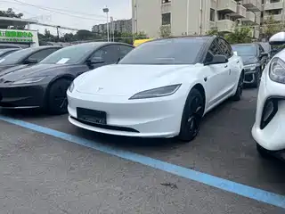 Tesla Model 3 2024