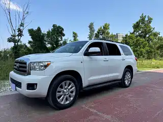 Toyota Sequoia 2016
