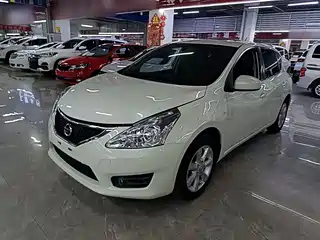 Nissan Tiida 2015
