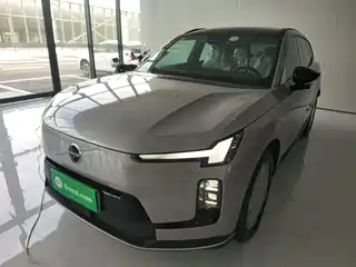 Volvo Volvo XC70 Plug-in Hybrid 2025
