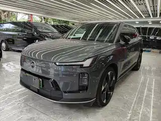 Volvo XC70 Plug-in Hybrid 2025