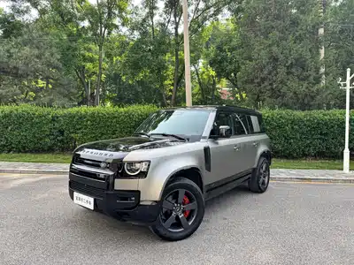 Land Rover Defender 2024