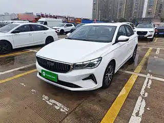 Geely Emgrand 2022