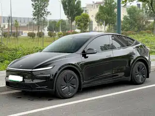 Tesla Model Y 2025