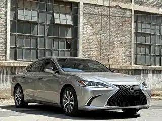 Lexus ES 2019