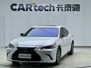 Lexus ES 2021