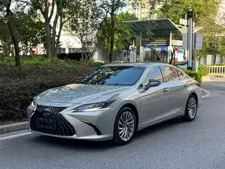 Lexus ES 2021
