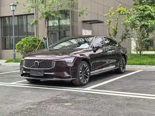 Volvo S90 2025