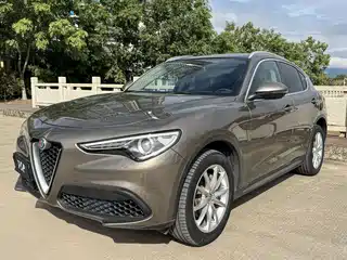 Alfa Romeo Stelvio 2017