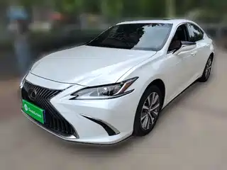 Lexus ES 2021
