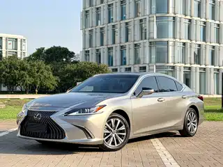 Lexus ES 2021