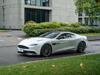 Aston Martin Vanquish 2013