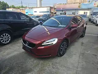 Volvo V40 2018