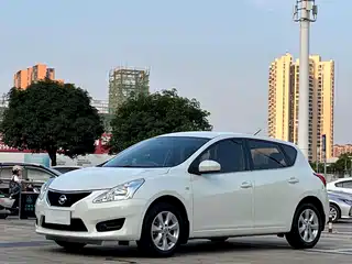 Nissan Tiida 2015
