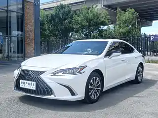 Lexus ES 2022