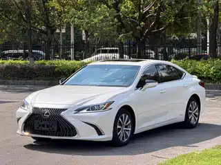 Lexus ES 2020