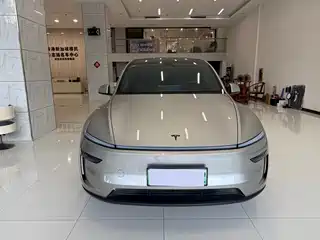 Tesla Model Y L 2025
