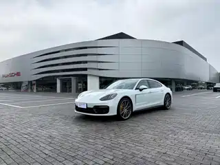 Porsche Panamera 2023