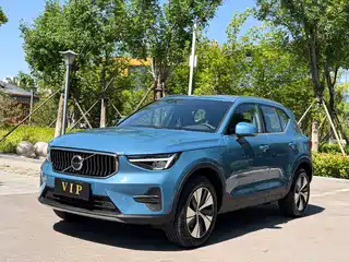 Volvo XC40 2025