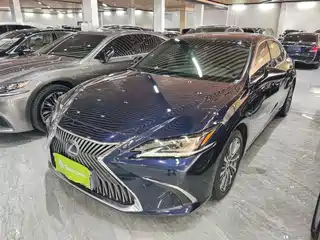 Lexus ES 2021