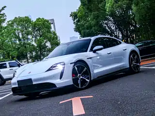 Porsche Taycan 2021