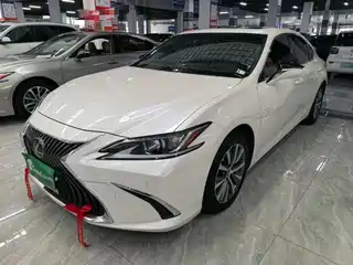 Lexus ES 2021