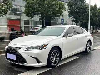 Lexus ES 2021