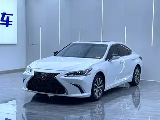 Lexus ES 2021