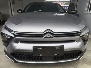 Citroën Versailles C5 X 2024
